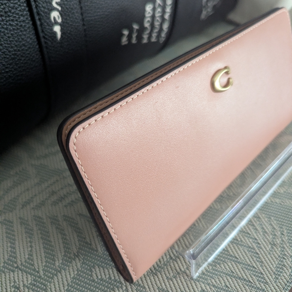 Essential Slim Wallet - Picture 6 of 16